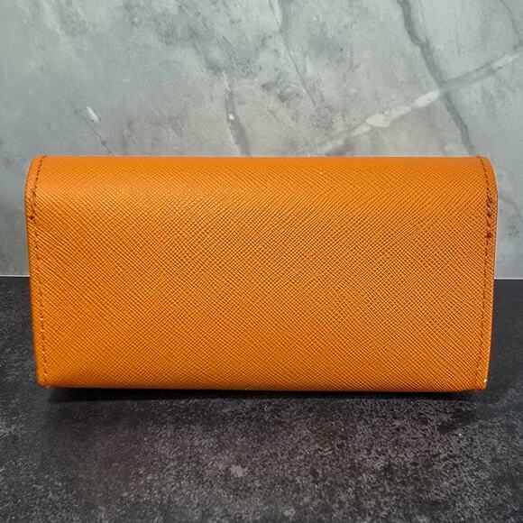 Tory Burch textured Saffiano Leather sunglass / eyeglass case - Picture 3 of 9